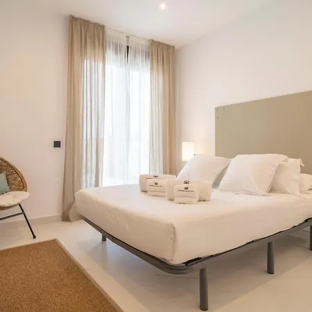 Amazing In With 2 Bedrooms, Outdoor Swimming Pool And Swimming Pool